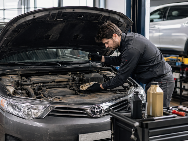 Почему toyota с пробегом начинает расходовать масло